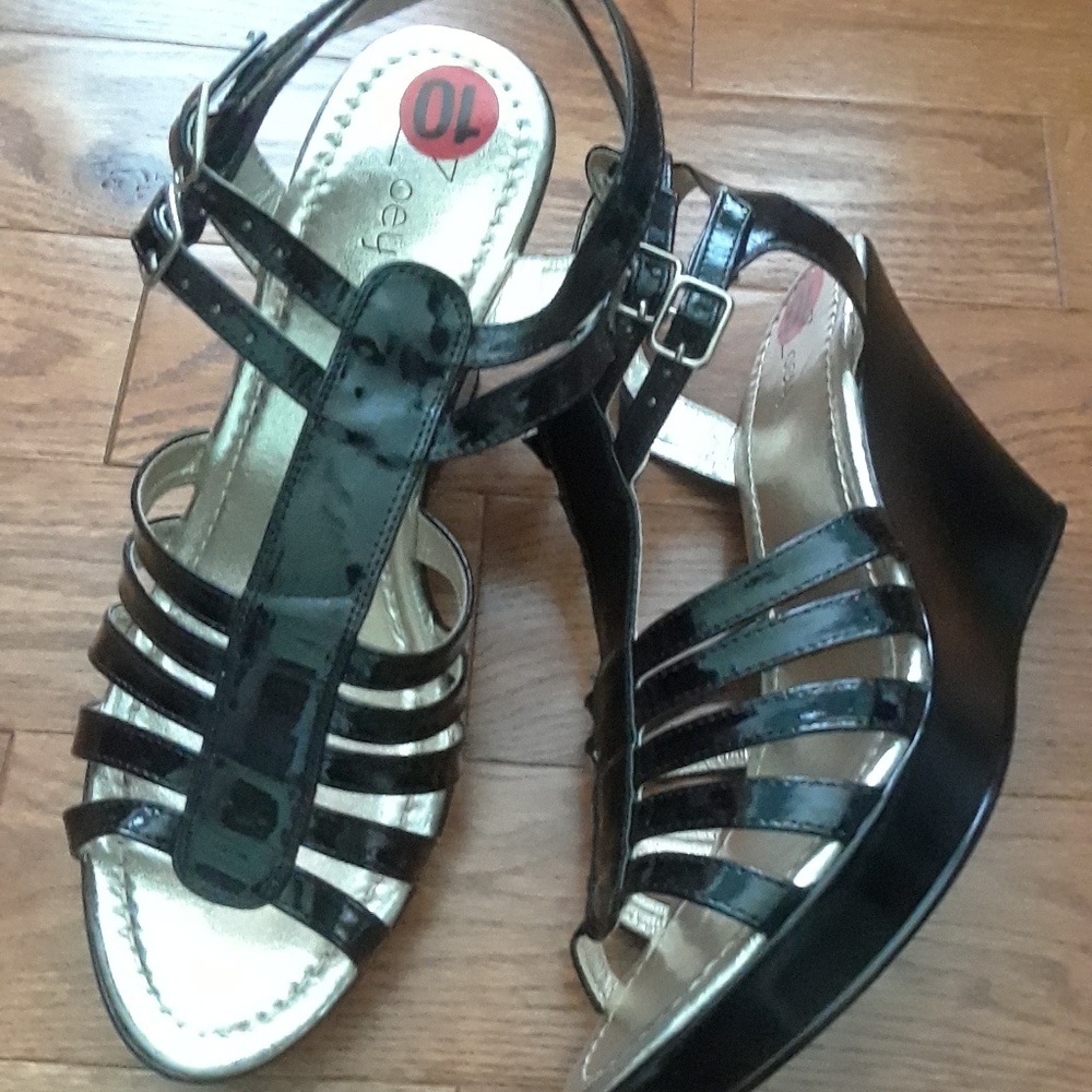 Zoey Black Strappy Wedge sandals